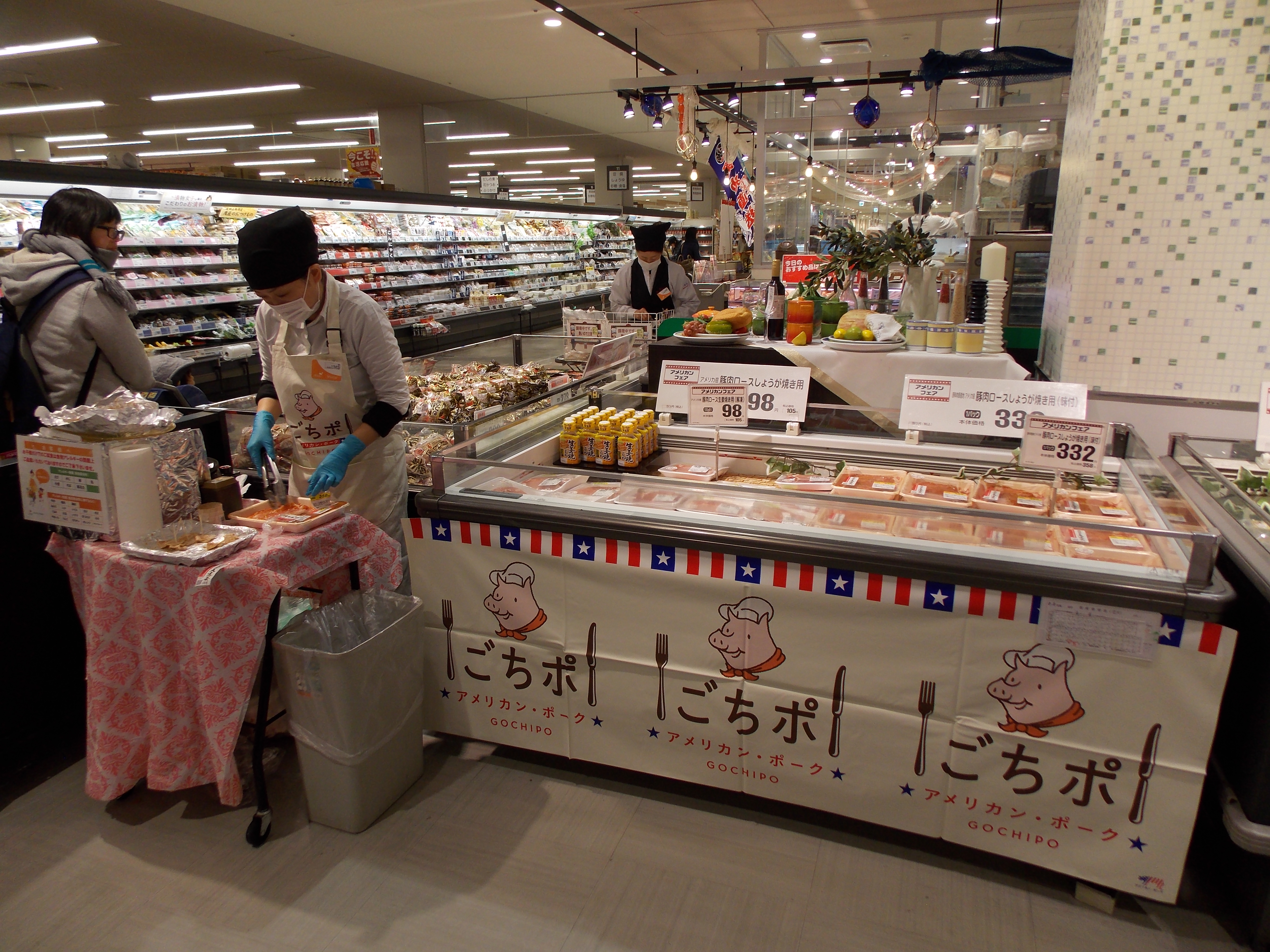 In the Daiei retail store, U.S. Pork is prominently displayed and marketed with the assistance of the U.S. Meat Export Federation.